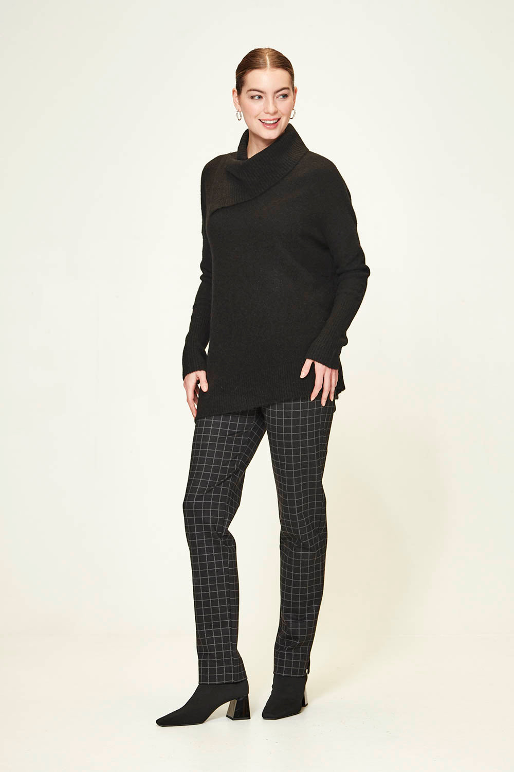Brianna Sweater - Black - Sweater VERGE